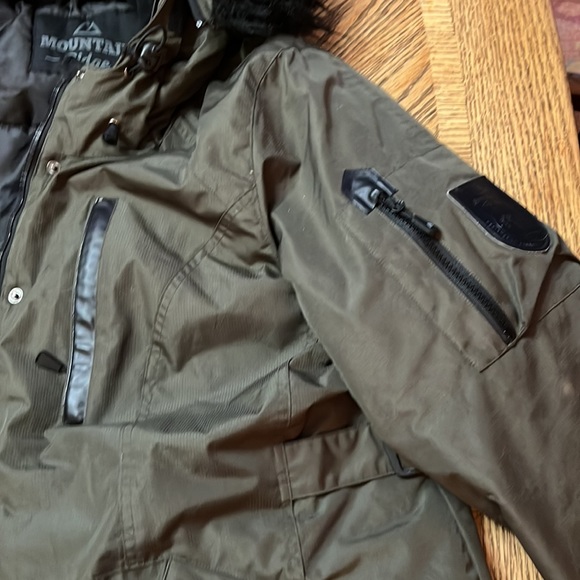 Mountain Ridge winter coat - Picture 7 of 8